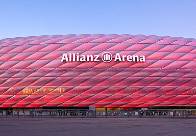 Glaskratzer-Entfernung an der Allianz Arena in München